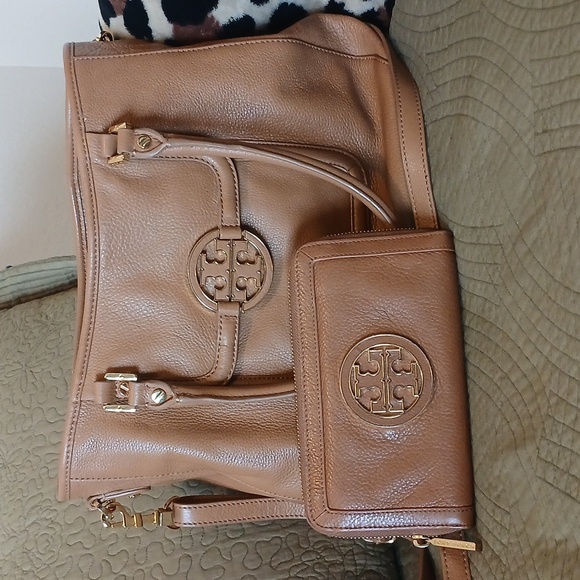 Tory Burch Amanda Tote & Wallet Set - Picture 1 of 17